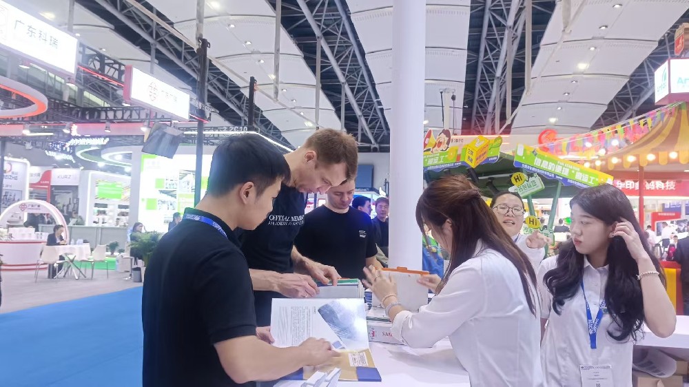 Exhibition interpreter